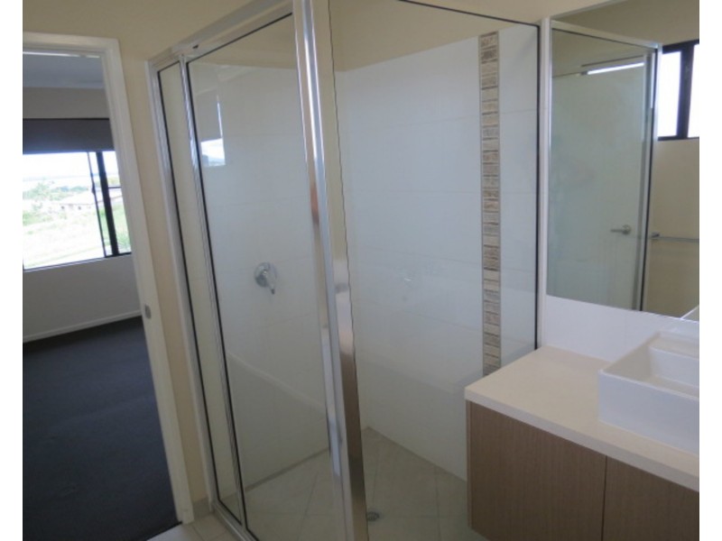 8 Seacove Crescent, Bowen QLD 4805