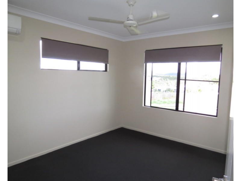 8 Seacove Crescent, Bowen QLD 4805