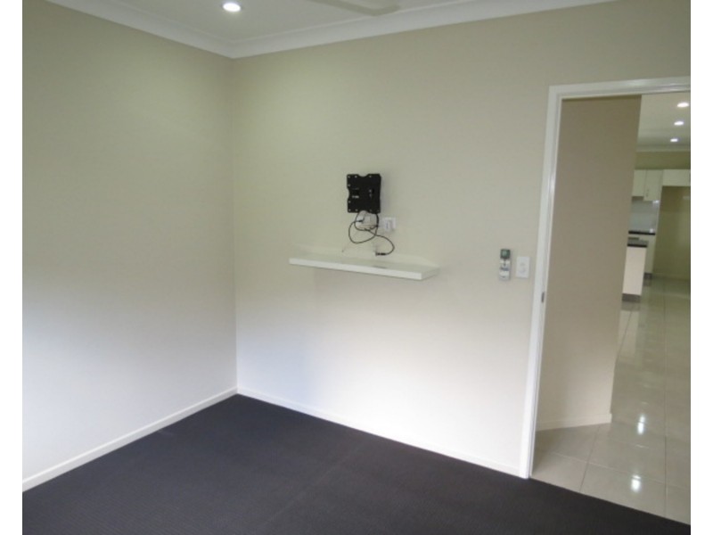 8 Seacove Crescent, Bowen QLD 4805