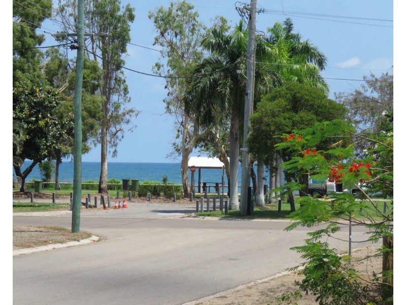 42 Crofton Street, Bowen QLD 4805