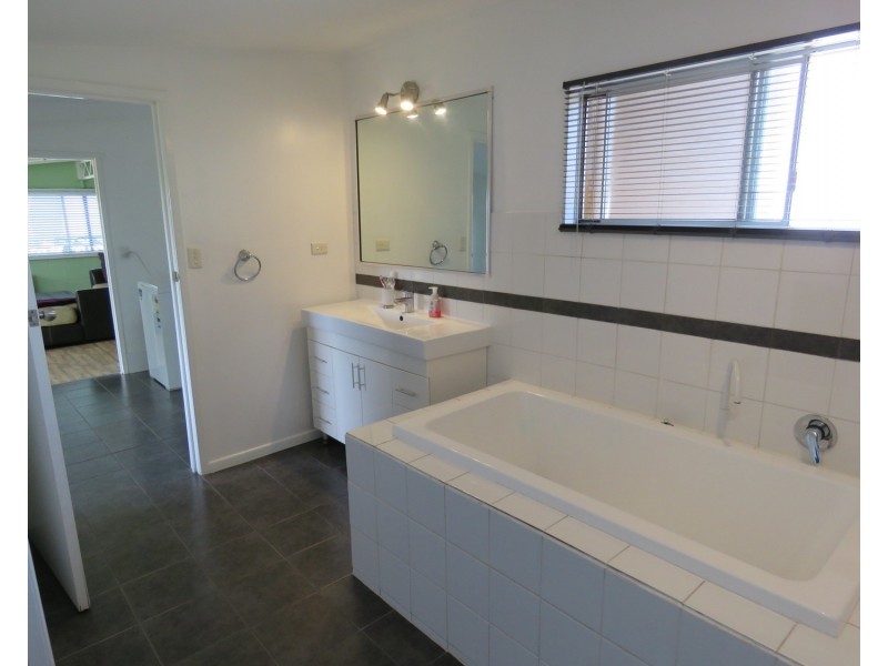 11 Brisbane Street, Bowen QLD 4805