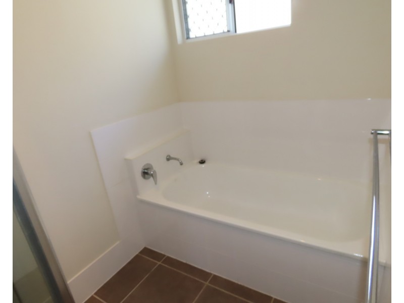 4 Seacove Crescent, Bowen QLD 4805