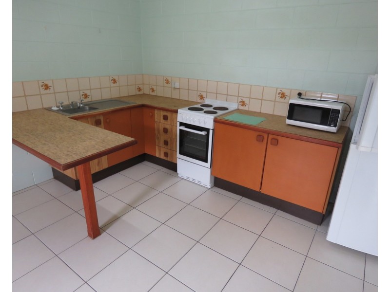 2 /16 Powell Street, Bowen QLD 4805