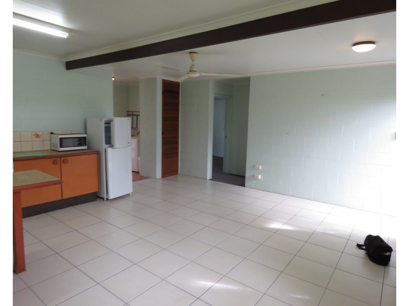 2 /16 Powell Street, Bowen QLD 4805