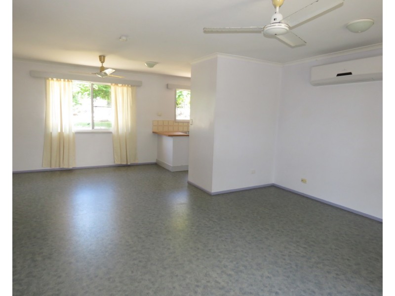 8 Salisbury Crescent, Bowen QLD 4805