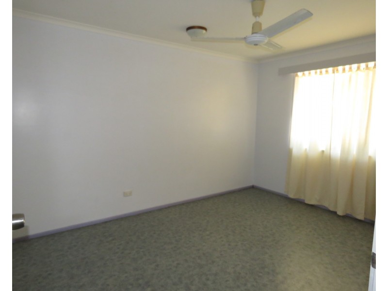 8 Salisbury Crescent, Bowen QLD 4805