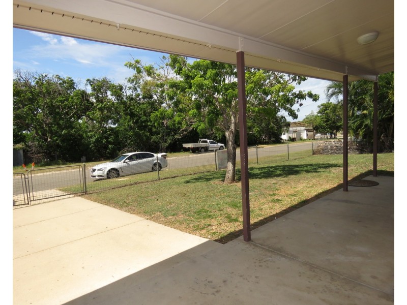 8 Salisbury Crescent, Bowen QLD 4805