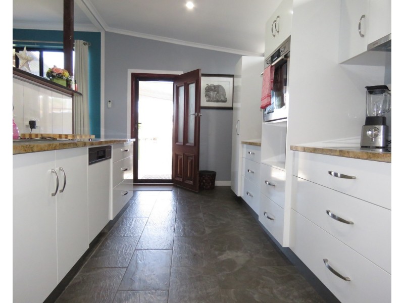 12 Daniel Street, Bowen QLD 4805
