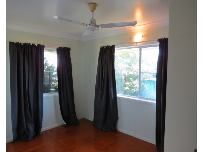 2 Murray Avenue, Bowen QLD 4805