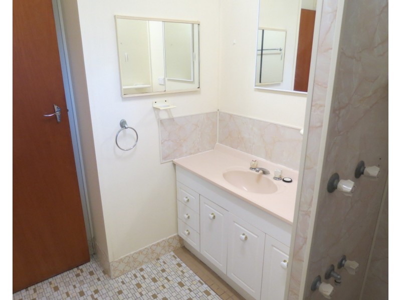 2 Murray Avenue, Bowen QLD 4805