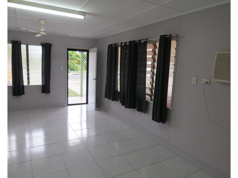 2/6 Webster Street, Bowen QLD 4805