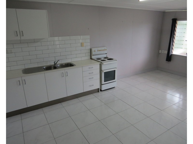 2/6 Webster Street, Bowen QLD 4805