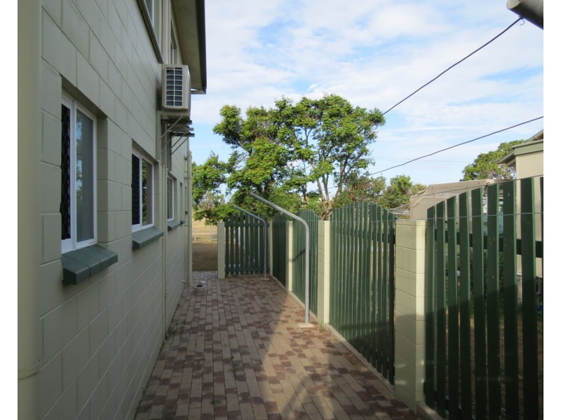 4/108 Herbert Street, Bowen QLD 4805