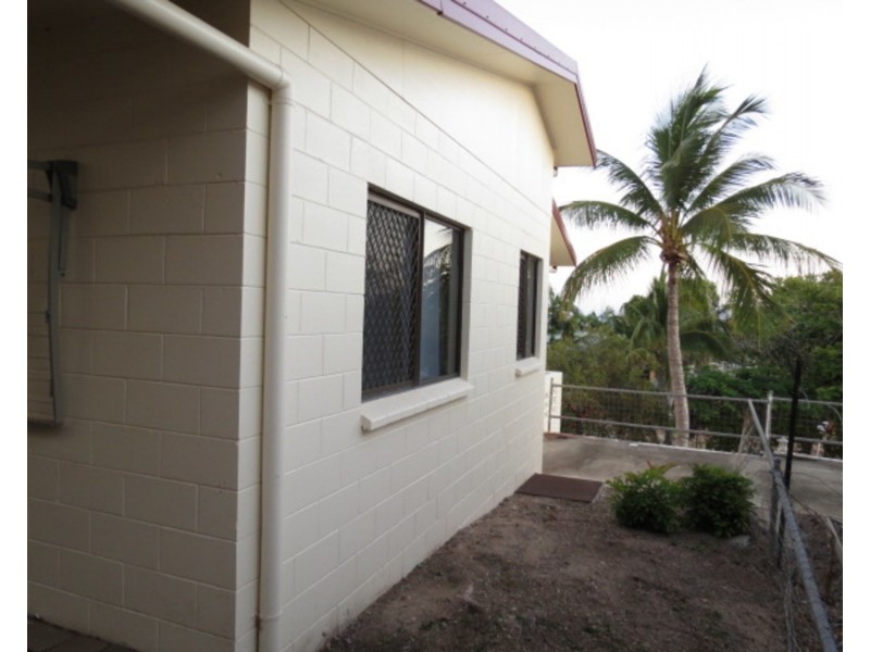 1/8 Poinciana Drive, Bowen QLD 4805