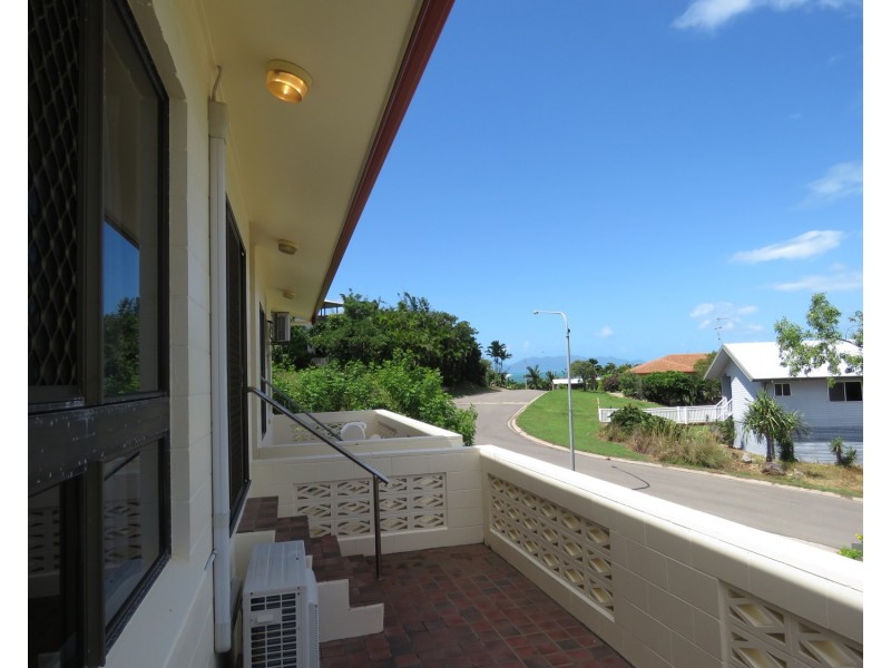 1/8 Poinciana Drive, Bowen QLD 4805
