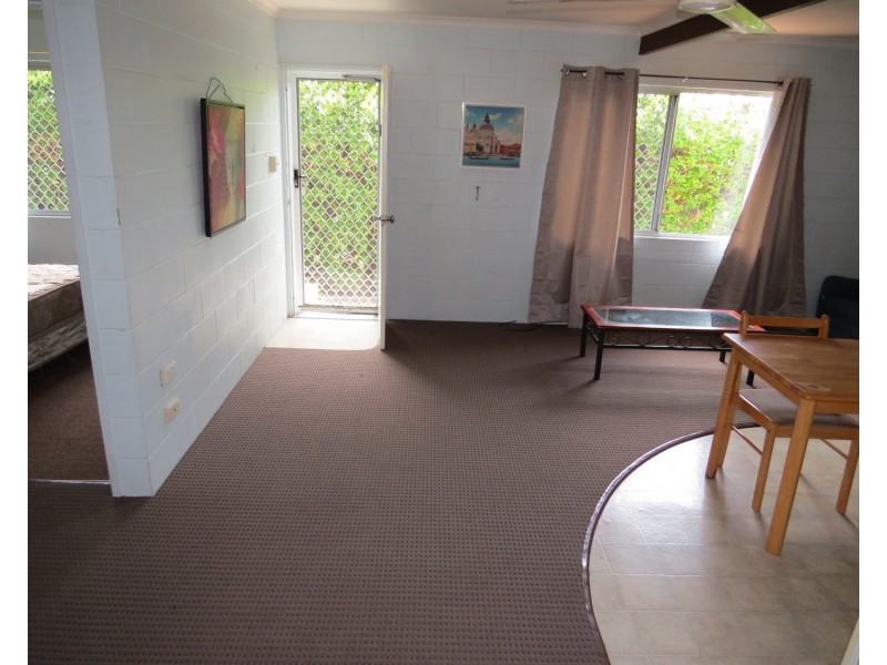 4/16 Powell Street, Bowen QLD 4805