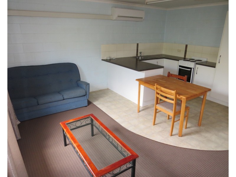 4/16 Powell Street, Bowen QLD 4805