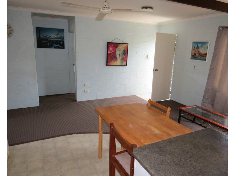 4/16 Powell Street, Bowen QLD 4805