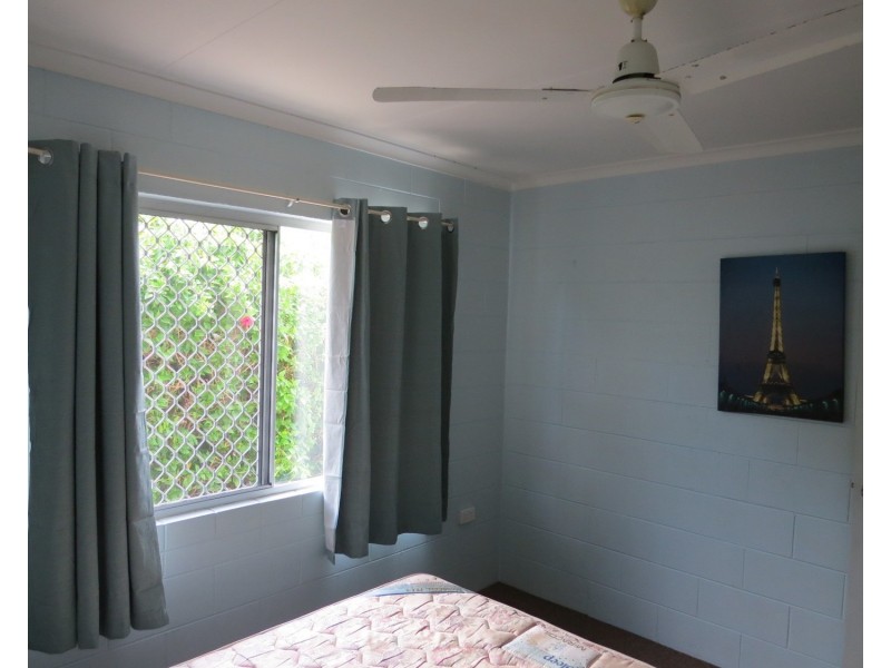 4/16 Powell Street, Bowen QLD 4805