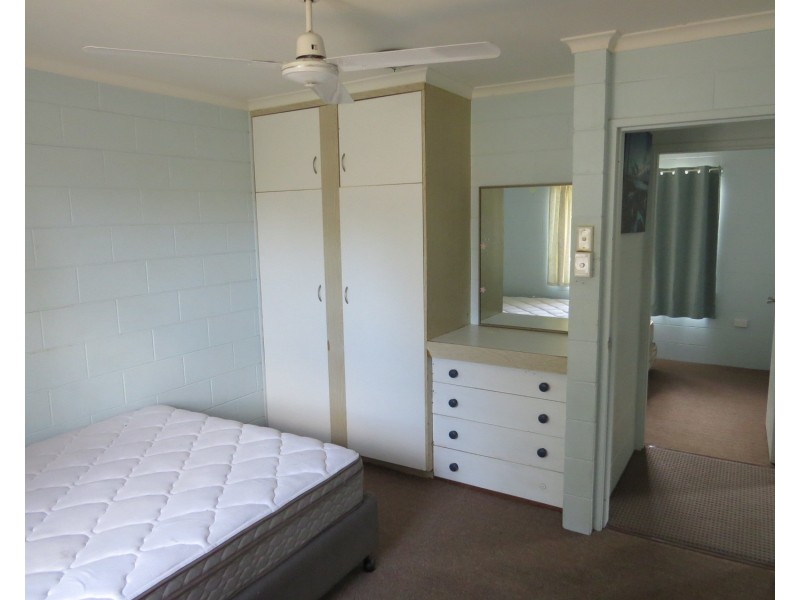 4/16 Powell Street, Bowen QLD 4805