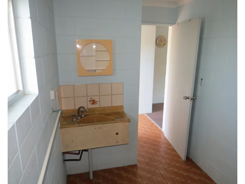 4/16 Powell Street, Bowen QLD 4805