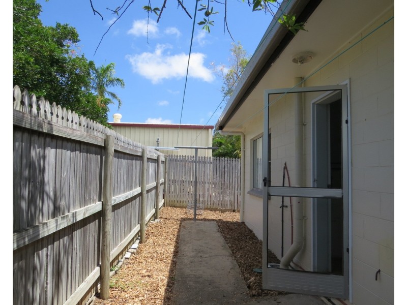 4/16 Powell Street, Bowen QLD 4805