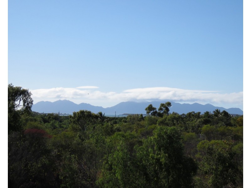 17 Bayview Crescent, Bowen QLD 4805