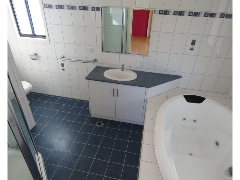 17 Bayview Crescent, Bowen QLD 4805