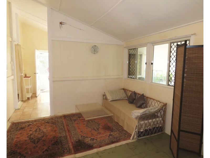 1 Holborne Street, Bowen QLD 4805