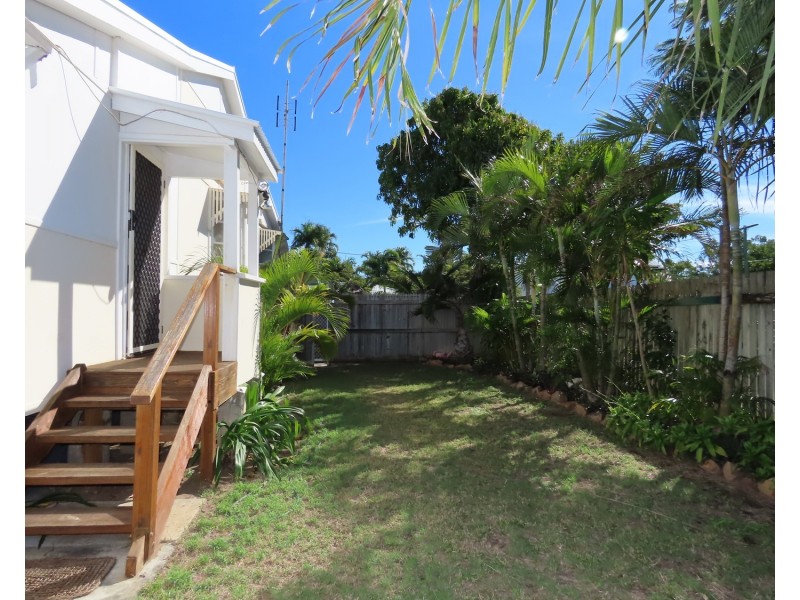 1 Holborne Street, Bowen QLD 4805