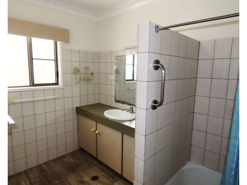 24 Gilbert Street, Bowen QLD 4805