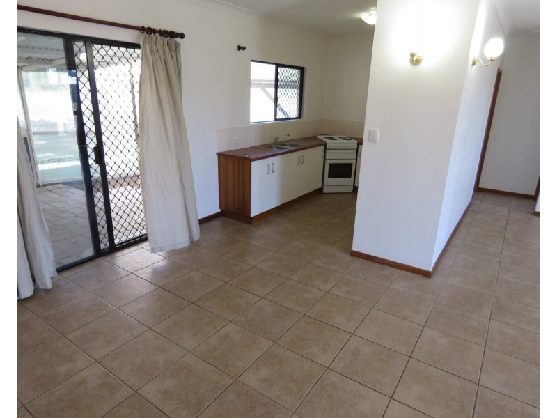 24 Crofton Street, Bowen QLD 4805