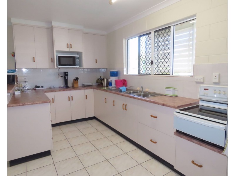 51 Whyte Avenue, Bowen QLD 4805