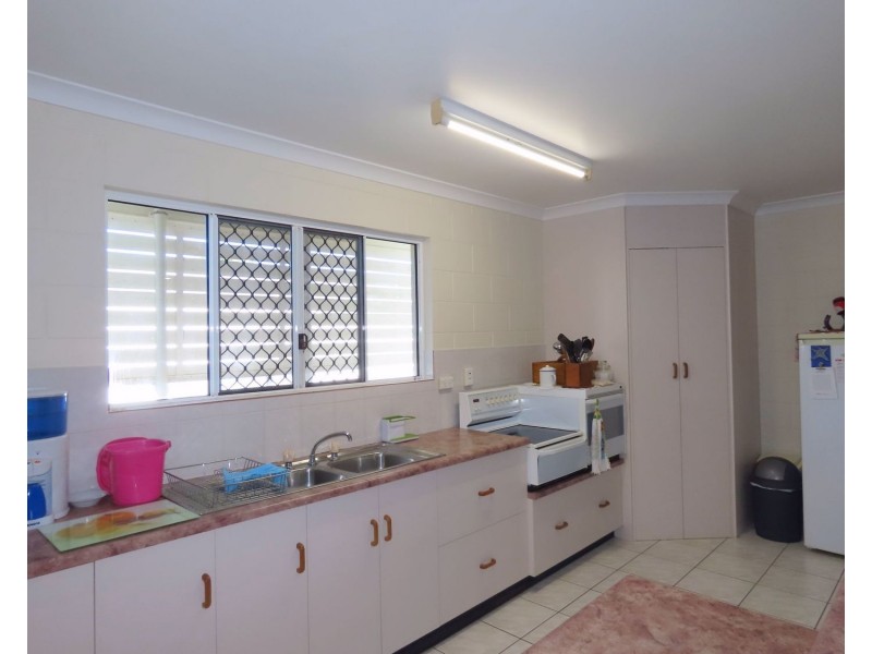 51 Whyte Avenue, Bowen QLD 4805