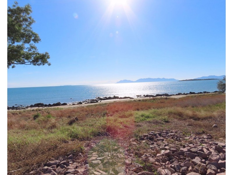 51 Whyte Avenue, Bowen QLD 4805