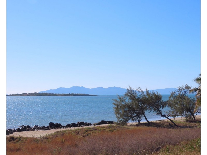 51 Whyte Avenue, Bowen QLD 4805