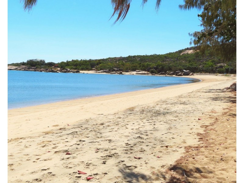 2 Horseshoe Bay Road, Bowen QLD 4805