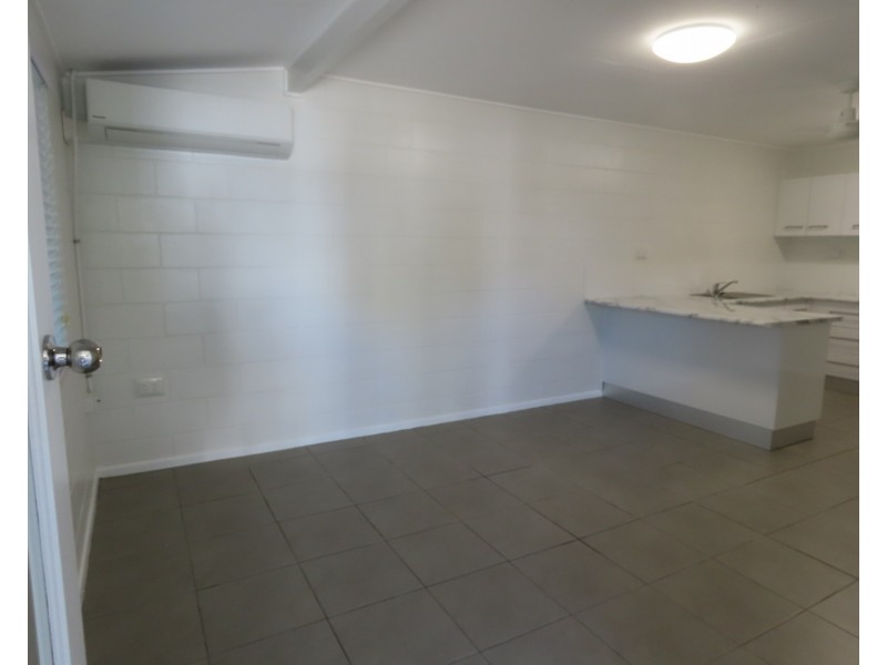 2/10 Field Street, Bowen QLD 4805