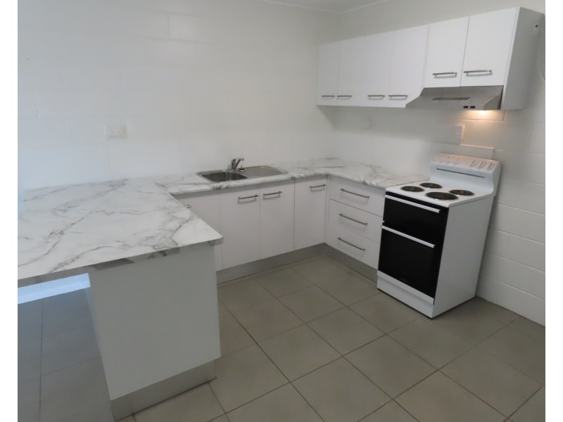 2/10 Field Street, Bowen QLD 4805