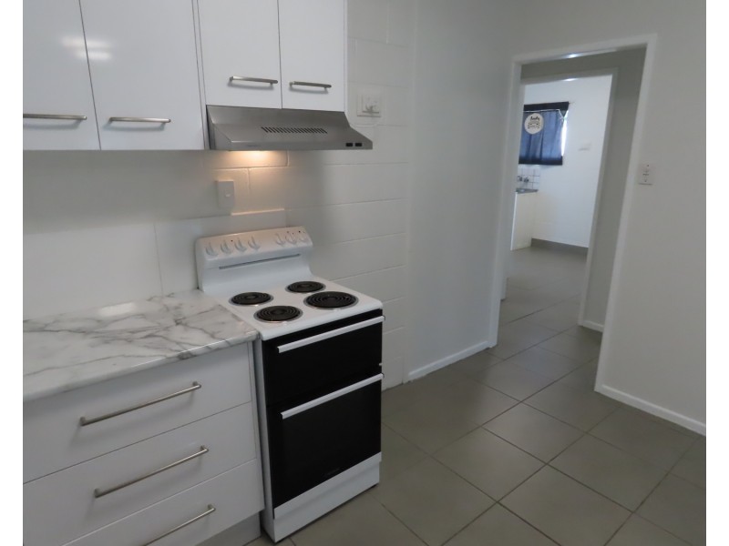 2/10 Field Street, Bowen QLD 4805