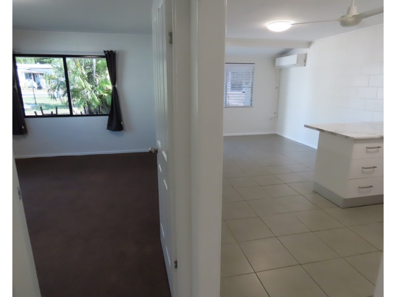 2/10 Field Street, Bowen QLD 4805