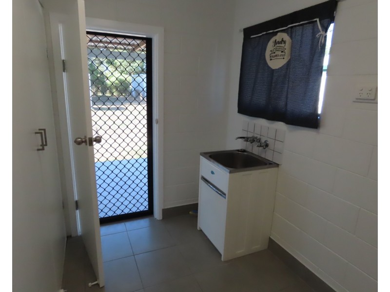 2/10 Field Street, Bowen QLD 4805