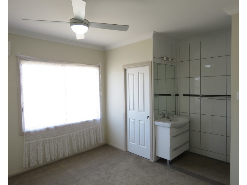 42 Livingstone Street, Bowen QLD 4805