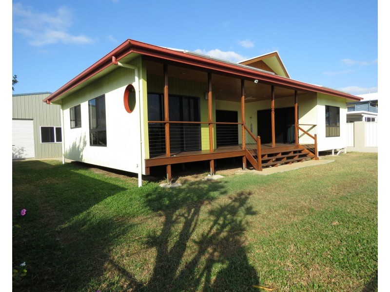 42 Whyte Avenue, Brisk Bay QLD 4805