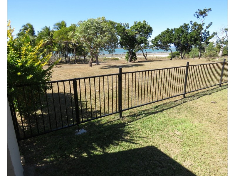 42 Whyte Avenue, Brisk Bay QLD 4805