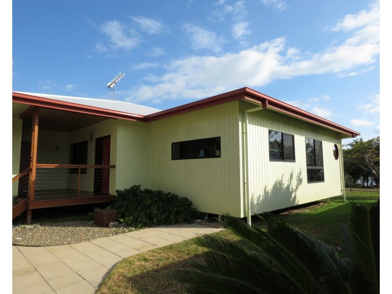 42 Whyte Avenue, Brisk Bay QLD 4805