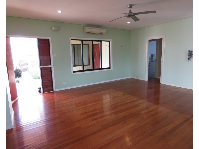 42 Whyte Avenue, Brisk Bay QLD 4805
