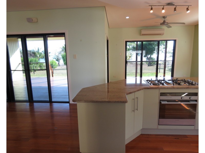 42 Whyte Avenue, Brisk Bay QLD 4805