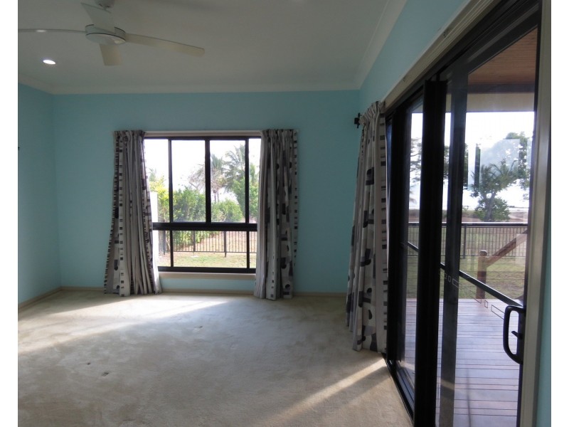 42 Whyte Avenue, Brisk Bay QLD 4805