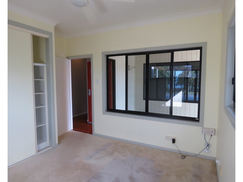 42 Whyte Avenue, Brisk Bay QLD 4805